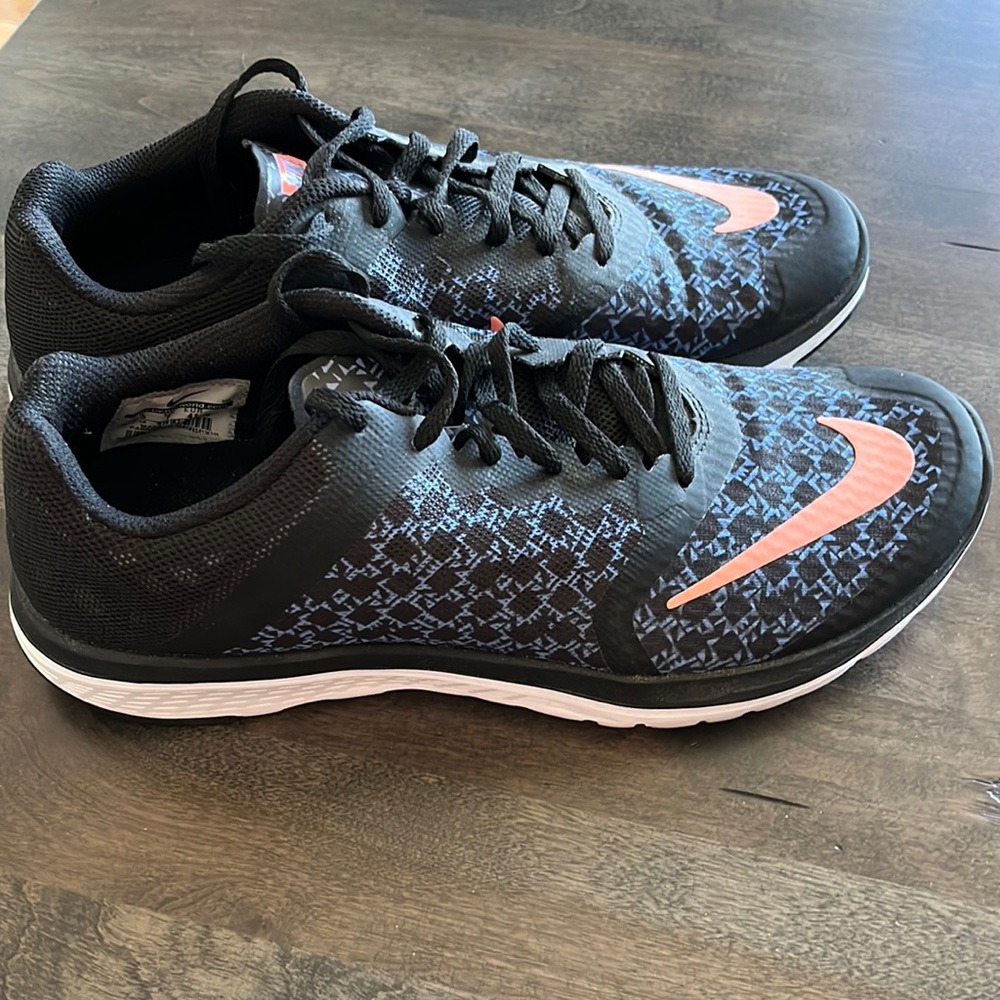 Women Nike fit sole running sneaker